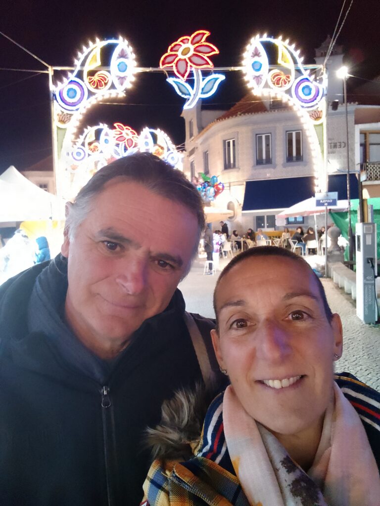C'est nous ! Il faisait froid ce jour là et nous étions à Aveiro (appelée la "Venise" portugaise" par les touristes !!)